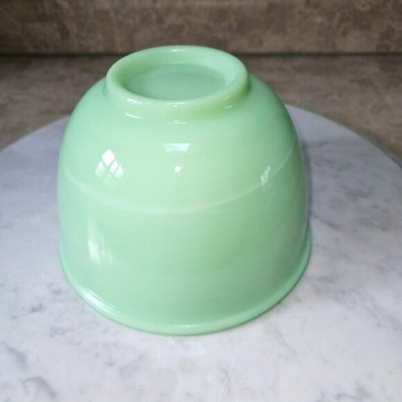Vintage Mid-Century Jadeite Kitchenware Mixing Bowl w/ pour spout GUC unmarked - Picture 5 of 10